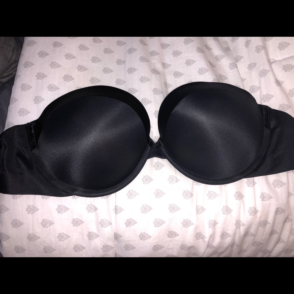 Black strapless bra, worn once. Size 36 D!